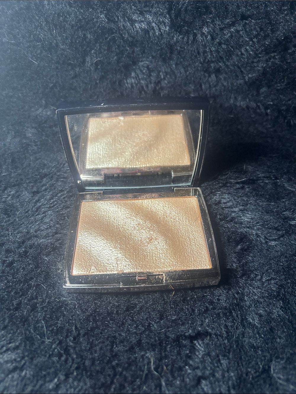 Anastasia Beverly Hills Amrezy highlighter  new without box